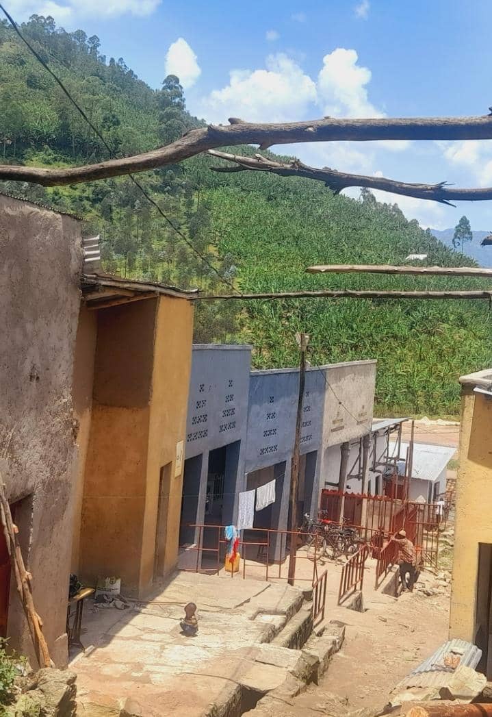 Ngororero: Bafite amapoto n'insinga bya baringa, bari mu icuraburindi