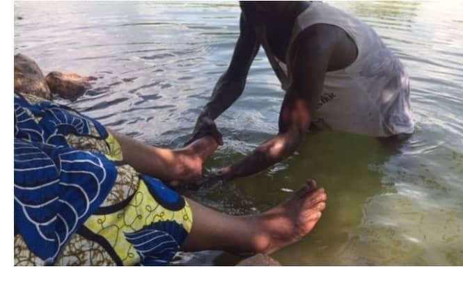 Rubavu: Amashyuza yivanze n'Ikivu abaturage barahahombera