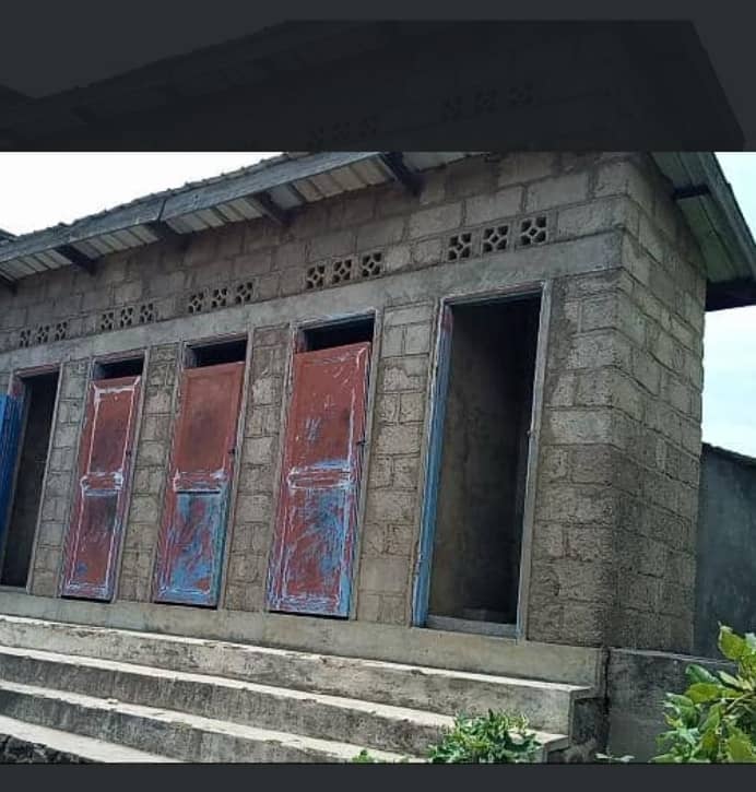 Rubavu: Batewe impungenge n'umwanda uva mu bwiherero bwo muri santere