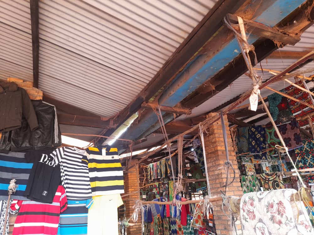 Burera: Abacururiza mu isoko rya Rusumo babangamiwe no kunyagirwa