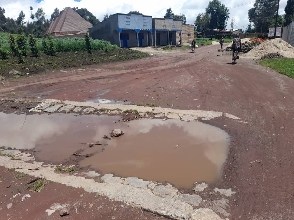 Nyabihu: Hari abaturage babura uko bageza umusaruro wabo ku isoko