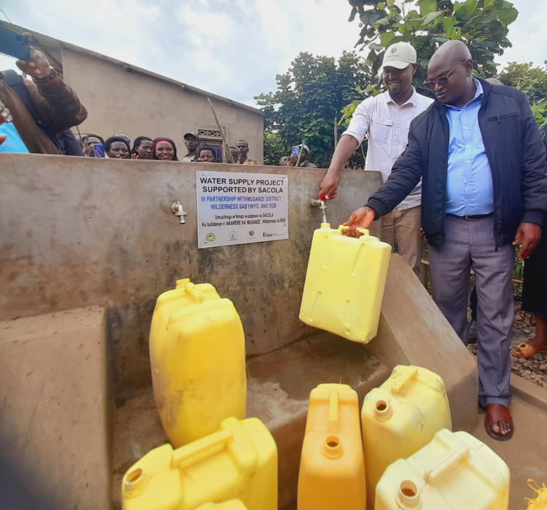 Musanze: Sacola yaruhuye abaturage bajyaga kuvoma ibizenga mu birunga