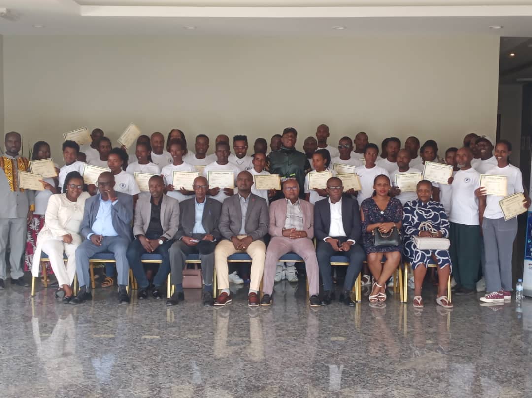 Ayateke Star Company na GIZ basoje umushinga usize abarenga 600 bazobereye mu bijyanye n'amazi