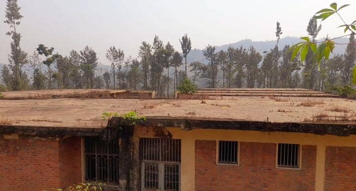 Gakenke: Abaturage baribaza amaherezo y'inyubako yari kuzakoreramo akarere ikomeje kwangirika