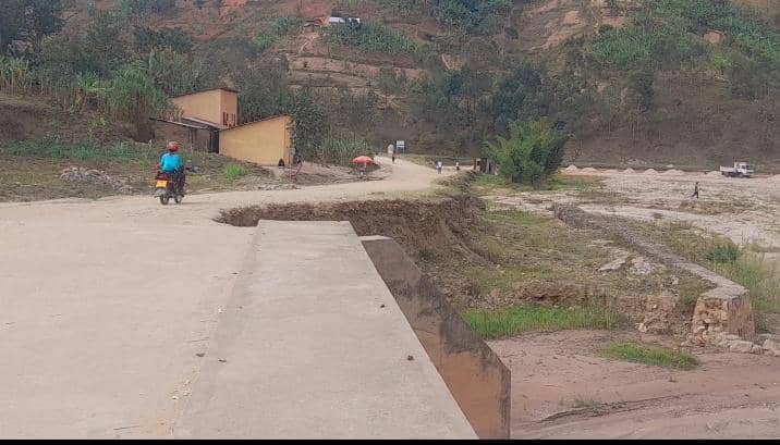 Ngororero: Impuruza ku kiraro kiri hafi gutwarwa n'amazi