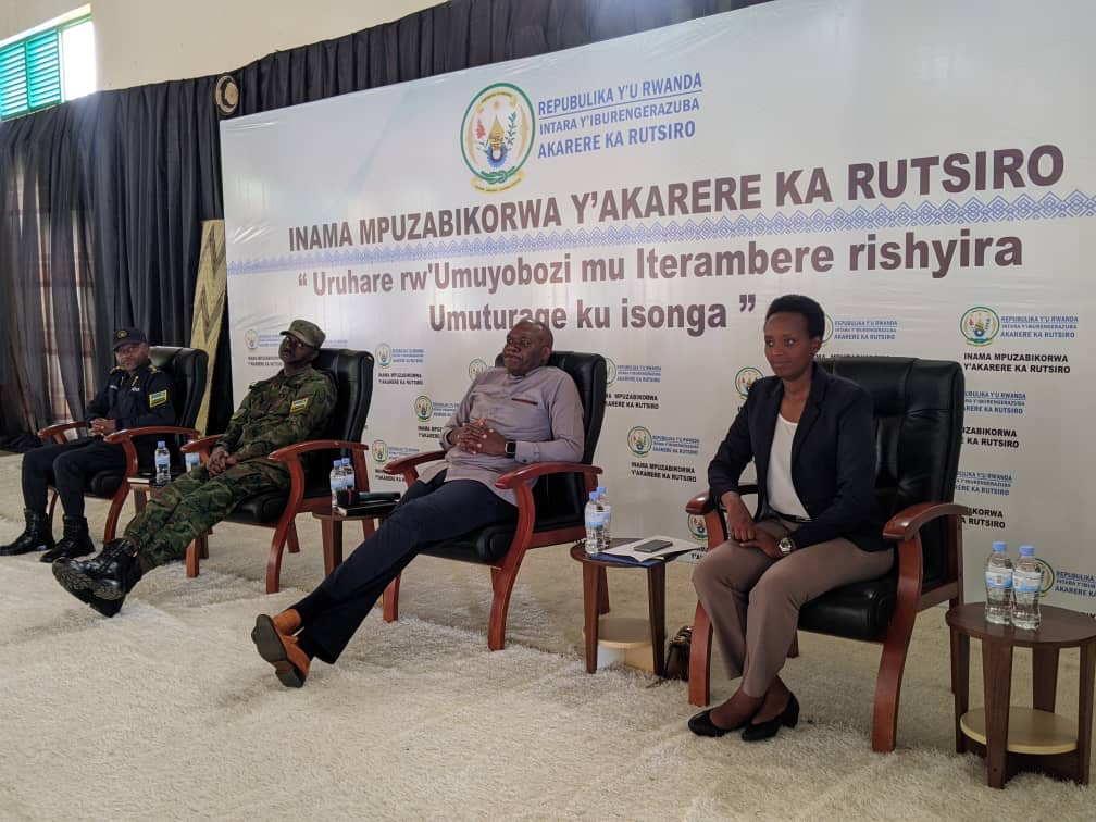 Rutsiro: Abayobozi bagiseta ibirenge muri gahunda za Leta barasabwa kwikubita agashyi