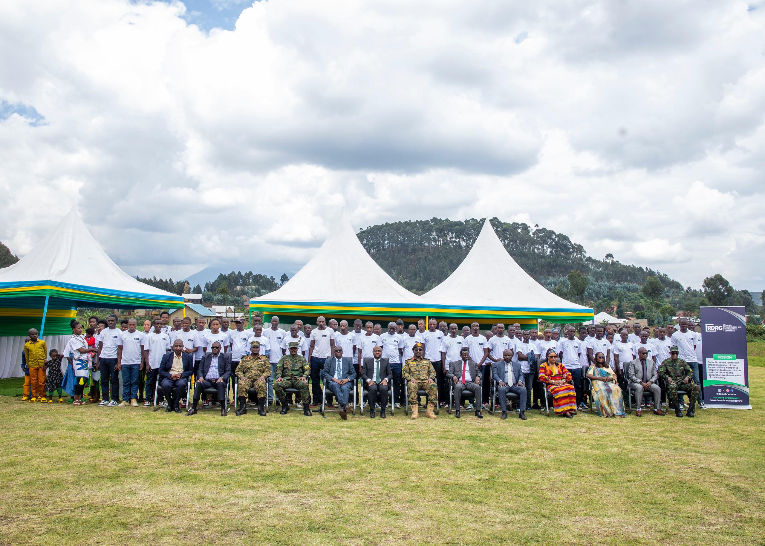 Abahoze mu mutwe yitwaje intwaro barashishikariza bagenzi babo gutaha