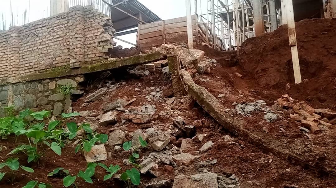 Nyamasheke: Ishuri rya Wisdom rirenda gusenyere umuturage