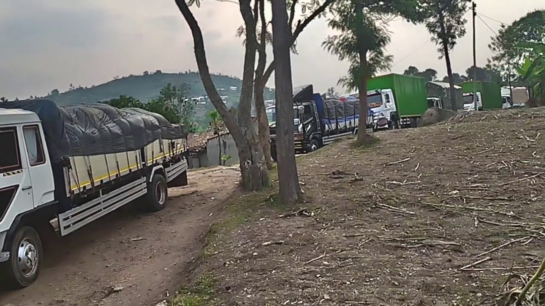 Nyanza: Barinubira umwanya bamara bategereje ko bafashwa gupakurura umusaruro baba bazanye ku ukusanyirizo