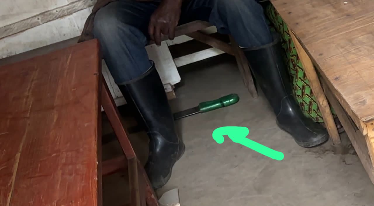 Musanze: Abantu bitwaza imihoro mu tubari bakabatema