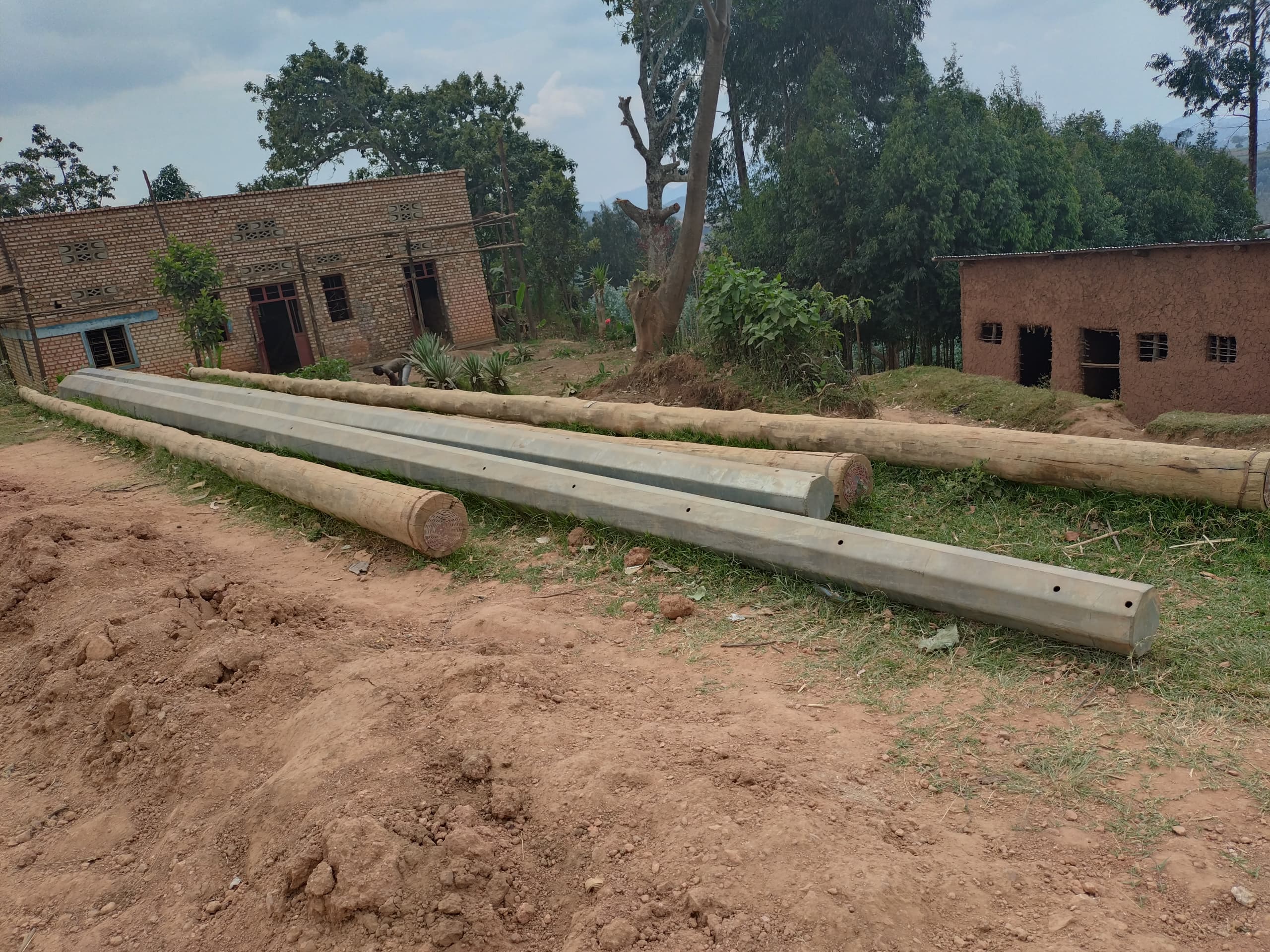 Nyaruguru: Amapoto amaze umwaka urenga arambitse hasi