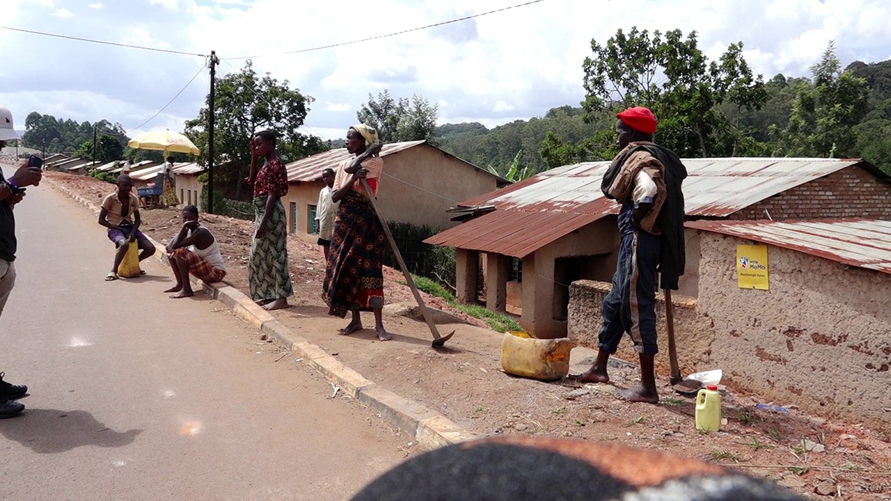 Huye: Abakecuru batishoboye bataka igihombo batewe no kwamburwa amafaranga yo kwikura mu bukene 