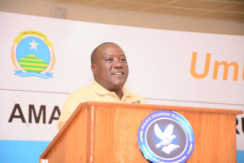 Gatabazi yakebuye urubyiruko rufite akaboko karubuza kuba abayobozi