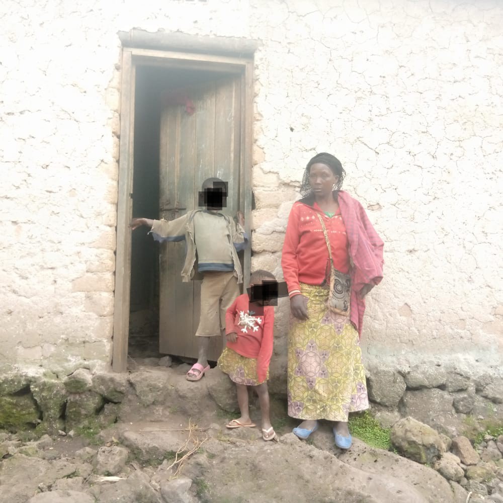 Nyabihu: Abayobozi ntibazi umubyeyi umaze imyaka 20 asemberana abana 6 mu murenge wa Jenda