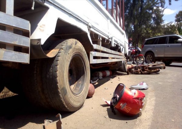 Gasabo: Impanuka y'imodoka yahitanye abantu babiri