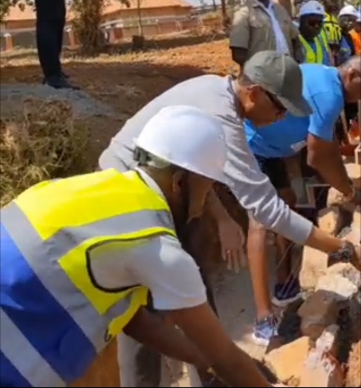 Perezida Kagame yakoranye umuganda n'abitabiriye iserukiramuco rya Giants of Africa