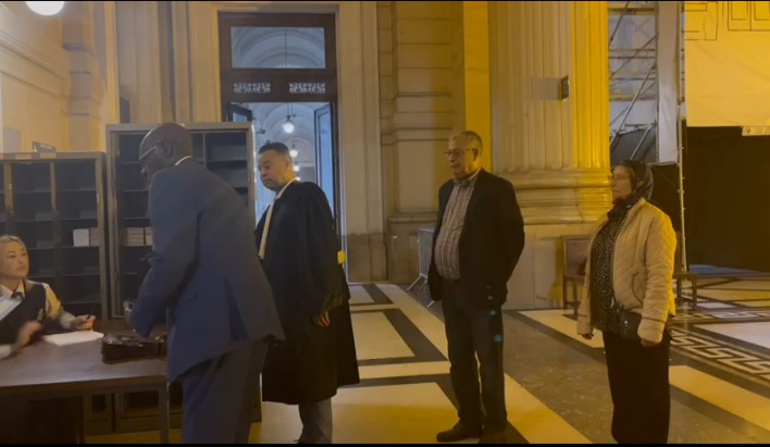 Ubushinjacyaha bwashinje Twahirwa gufata ku ngufu abagore bahigwaga muri Jenoside.