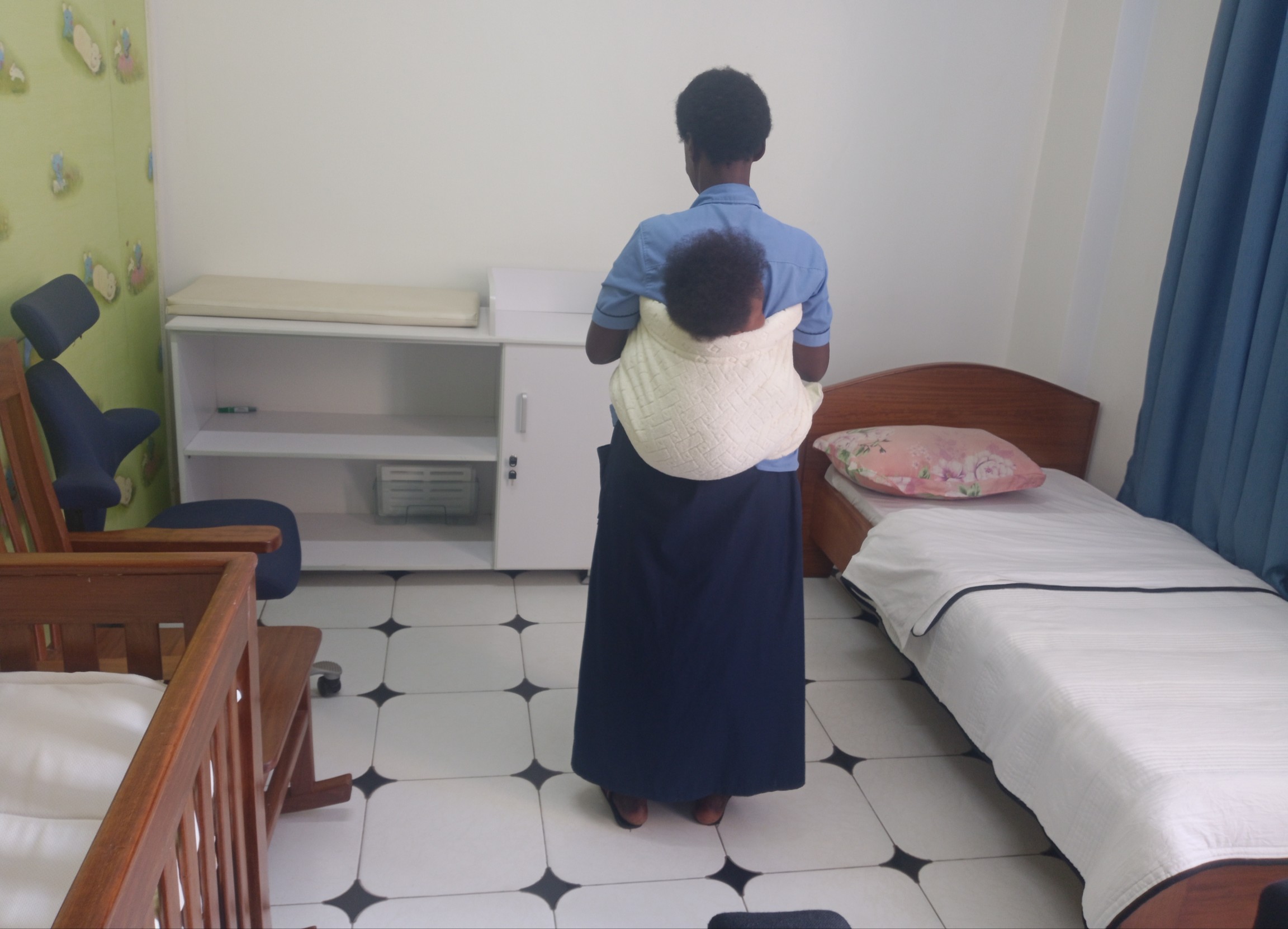 ‘Kuba icyumba kidahari ntibivuga ko umubyeyi atagomba konsa umwana'-RBC