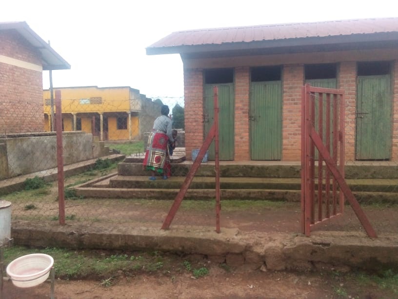 Burera: Abacururiza mu isoko rya Rugarama bakwa amafaranga y'isuku y'ubwiherero kandi ntayiharangwa