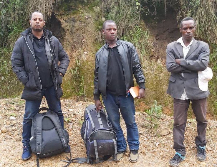 Ba bagabo bashatse gutorokesha Kizito bakatiwe