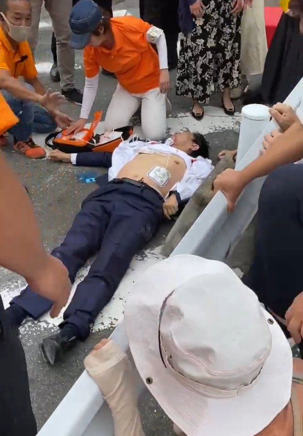 Ubuzima bw'uwahoze ari Minisitiri w'Intebe mu Buyapani buri hagati y'urupfu n'umupfumu