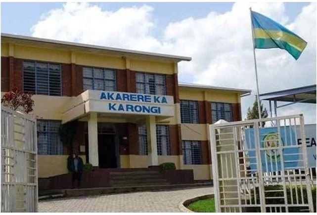 Karongi Irashinjwa n'abari abakozi bayo kubambura