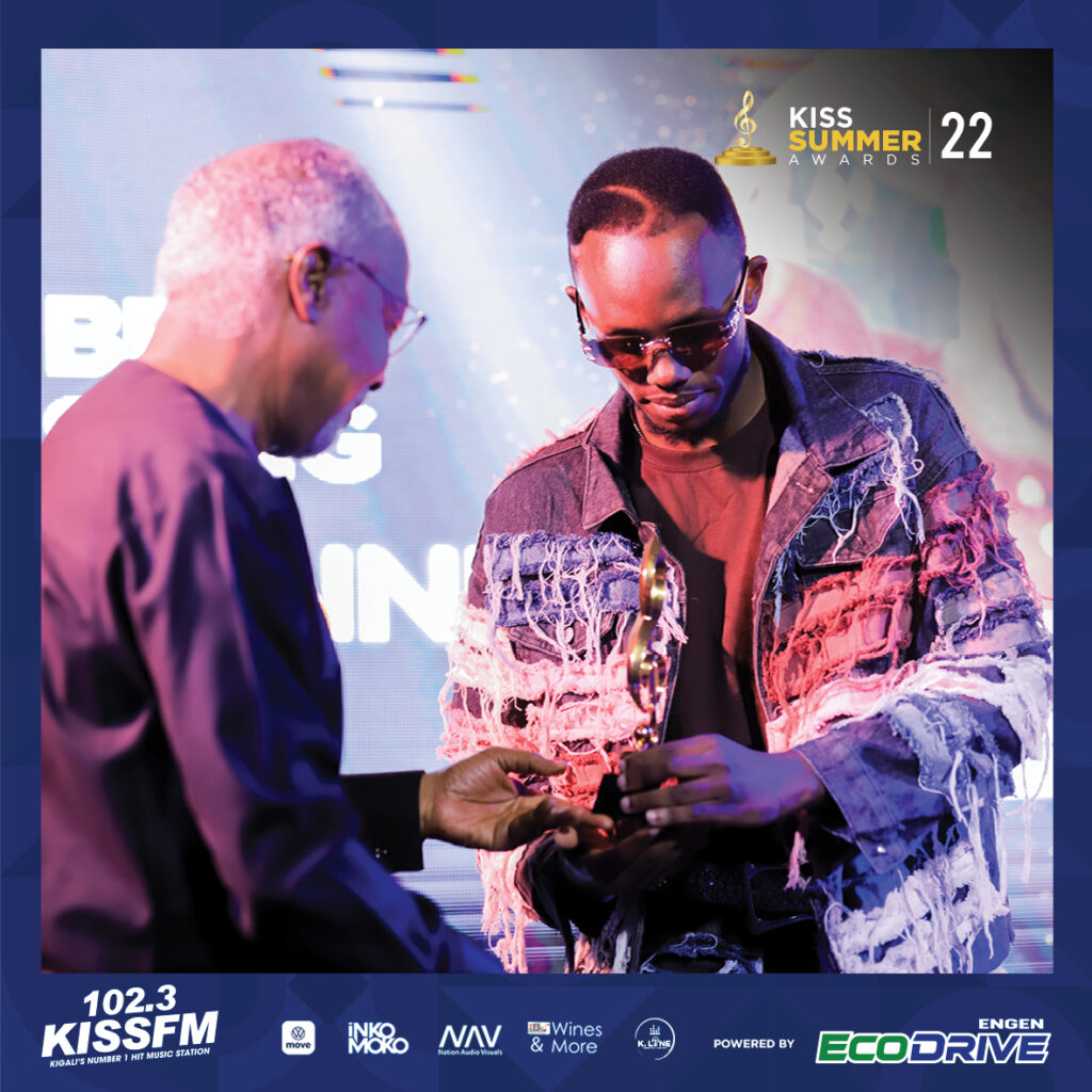 Schriss Eazy akanyamuneza ni kose nyuma ya Kiss Summer Awards