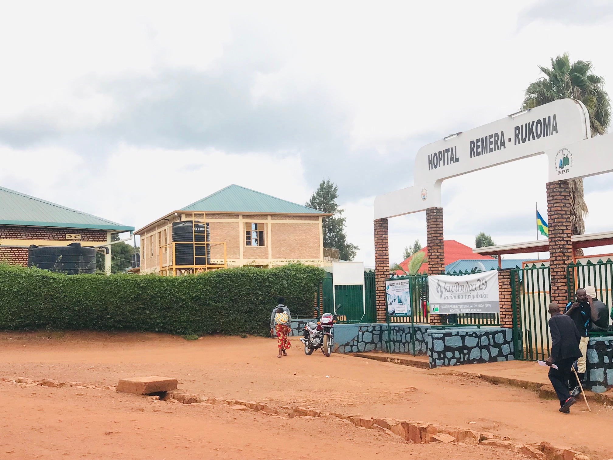 Ibitaro 10 bigiye kongererwa ubushobozi mu kuvura