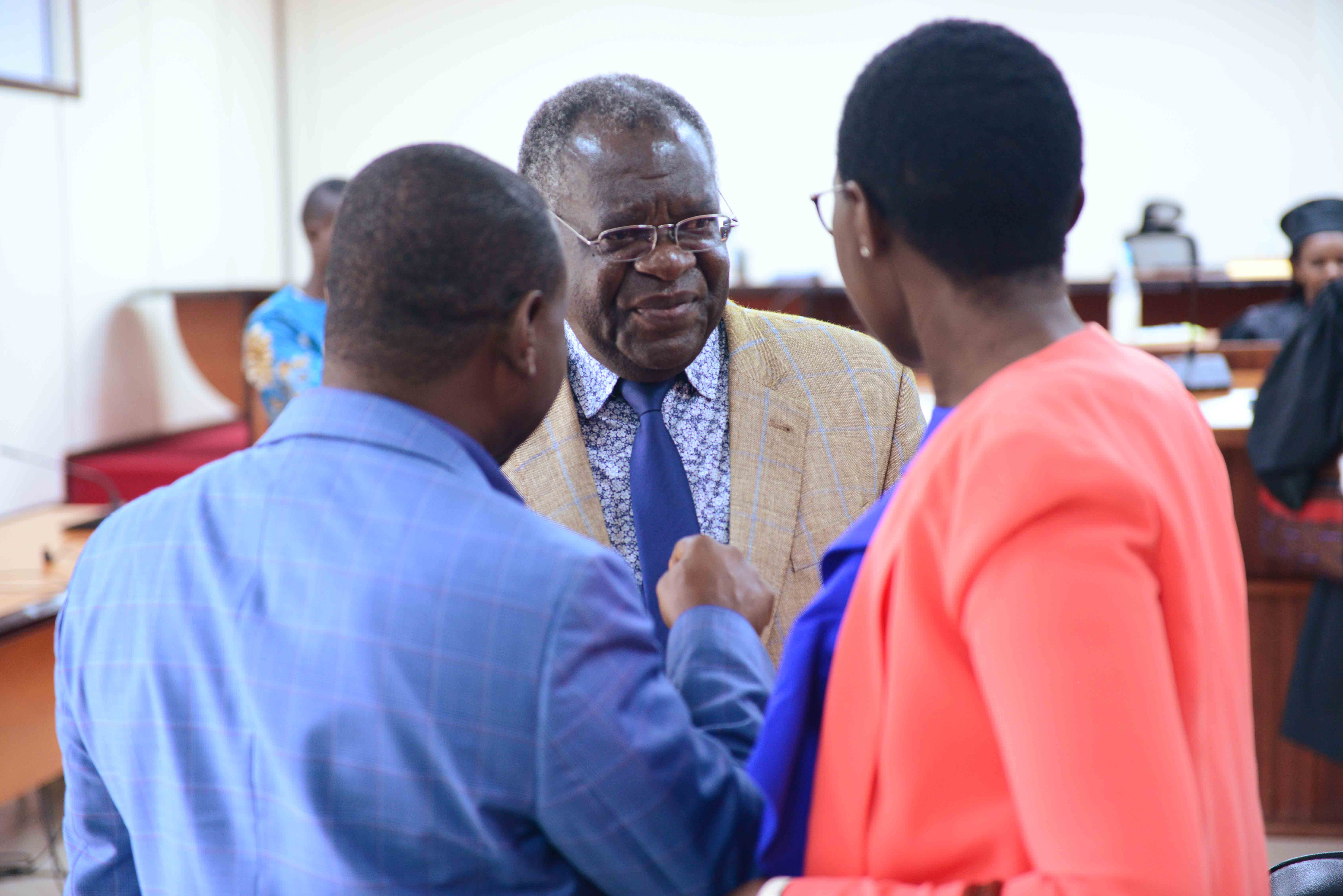 Imbere ya Perezida w'Urukiko rw'Ikirenga, Mhayimana yihannye umucamanza