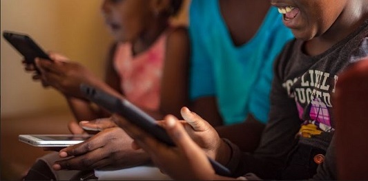 Hari ababyeyi bifuza ko muri Smart phones hashyirwamo uburyo bwarinda abana kugera ku makuru atabagenewe