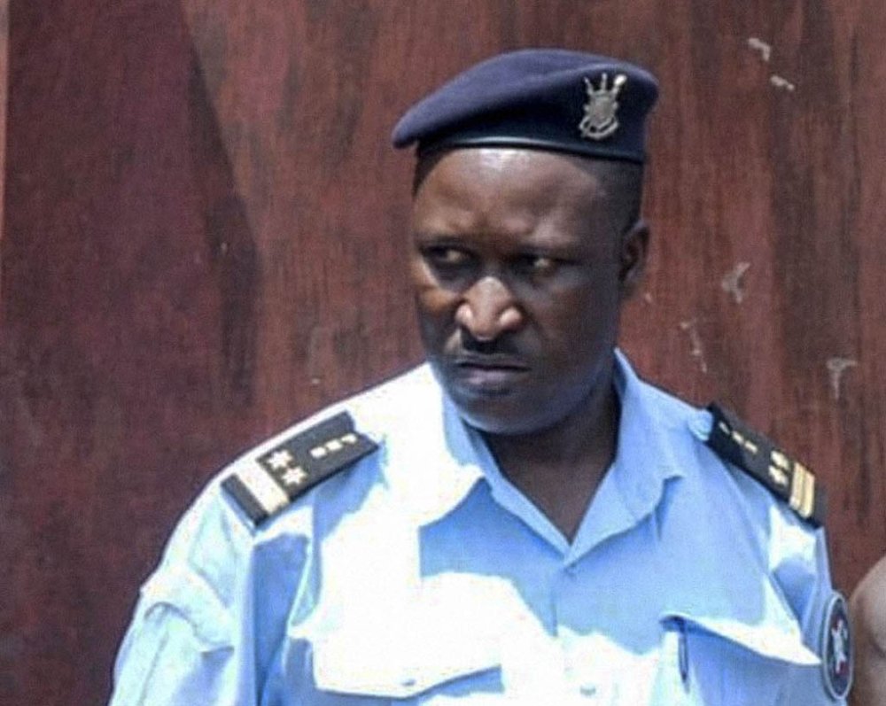 Lt Gen de Police Ndirakobuca yasezerewe mu gipolisi