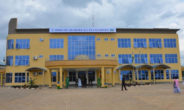 NYAMASHEKE: Bashobora kuzarwana bapfa amashanyarazi