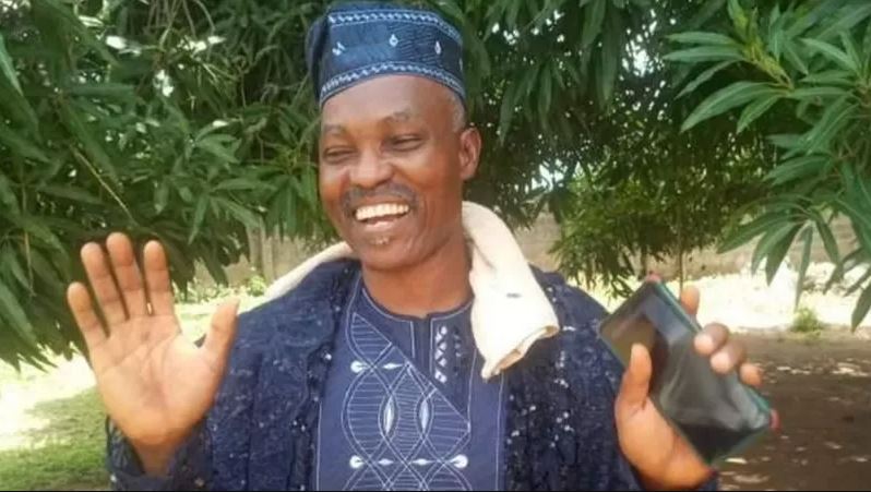 Pasitoro arimo kwishyuza abantu amadolari 700$ ngo abereke amarembo ajya mu Ijuru