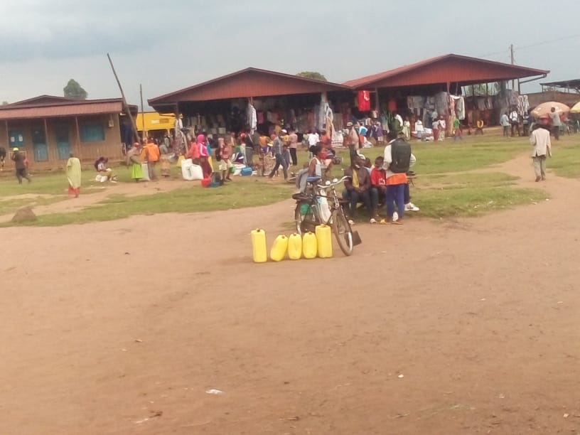 Burera: Umuyobozi w'isoko rya Rugarama aravugwaho kwaka amafaranga abacuruzi atagira inyemezabwishyu akitirirwa Sosiyete Ngali