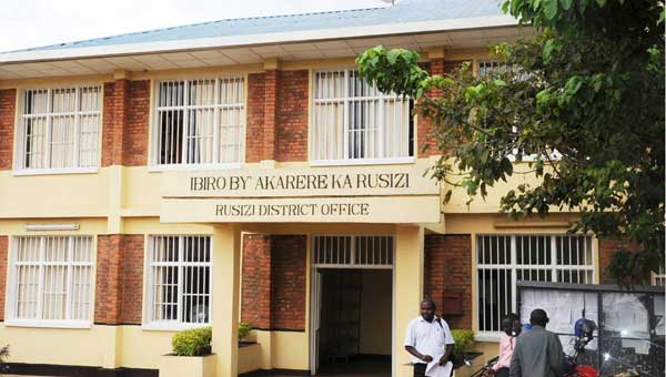 Rusizi: Umuyobozi w'ishuri yashyize Mwenenyina ku rutonde rw'abakosora ibizamini atari MWARIMU