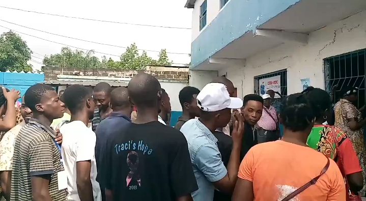Kinshasa: Batangiye amatora nta lisite y'abaje gutora