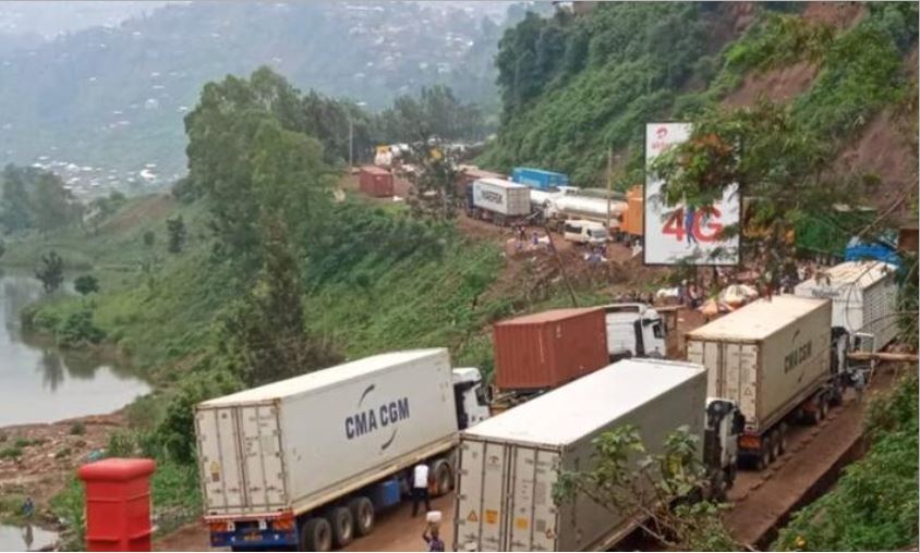 Amakamyo ya Congo yakumiriwe kwinjira Uganda haterana inama y'igitaraganya