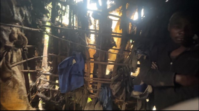 Nyabihu: Baratabariza umuryango w'abantu batatu barara muri nyakatsi