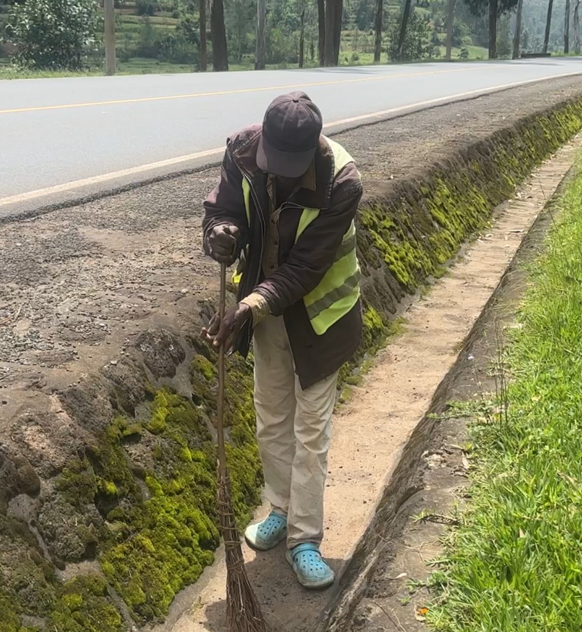 Gakenke:Abakora isuku bamaze amezi arenga 3 badahembwa