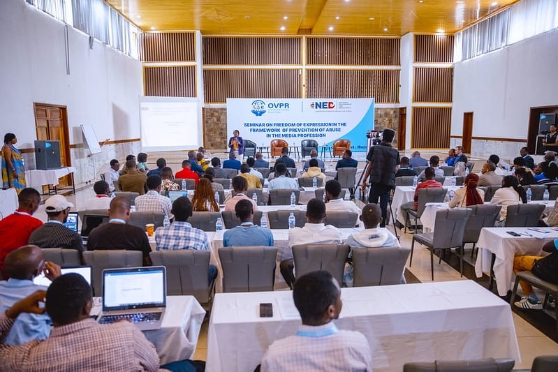 AMAJYEPFO: Abanyamakuru basabwa gukora akazi bubahiriza amategeko.